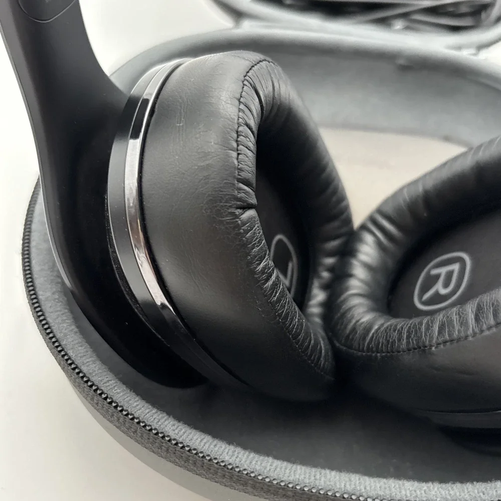 Samsung LEVEL OVER EO-AG900 Over-Ear Headphones Black w/ Cable & Case TESTED EUC